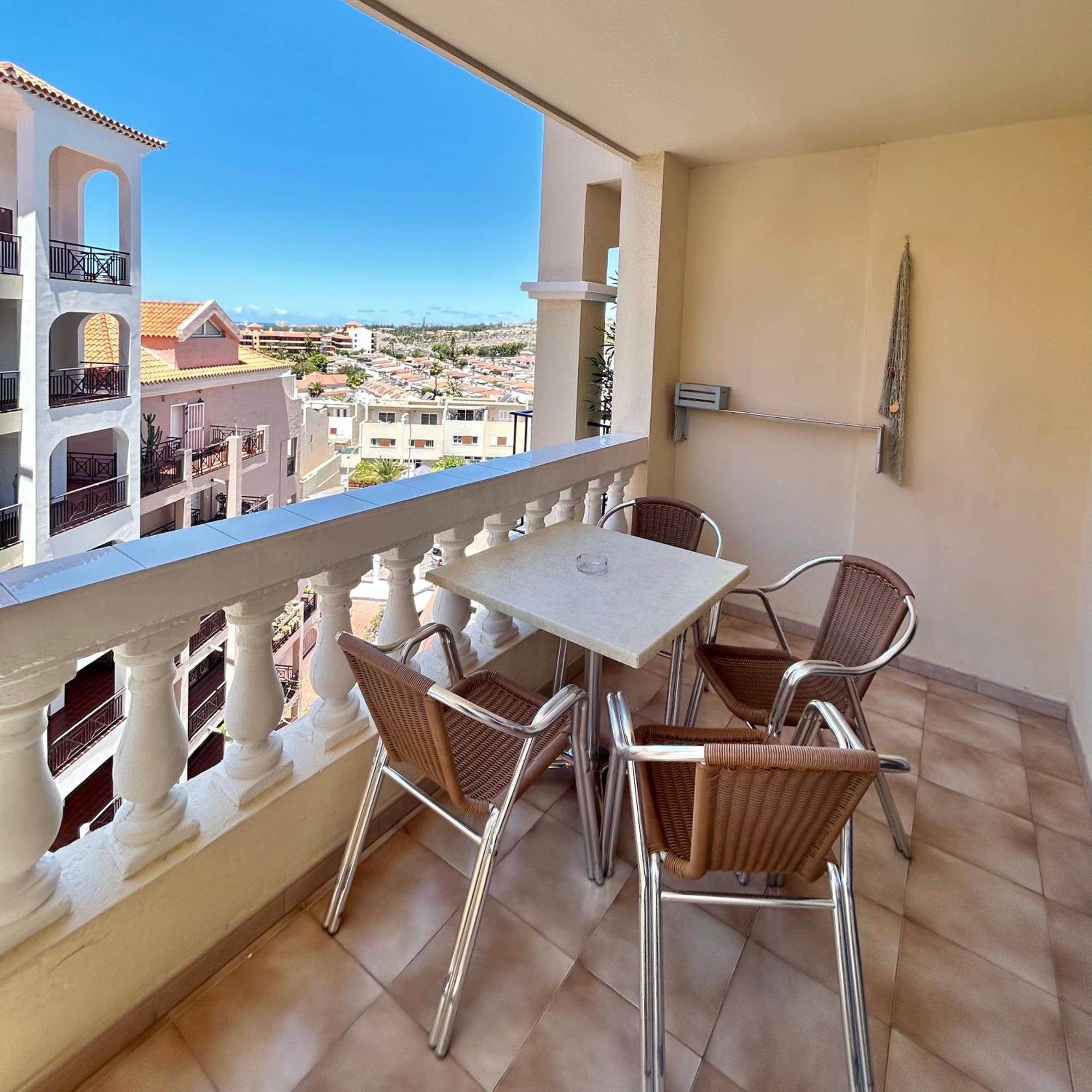 Lovely 1 Bed Apartment In Castle Harbour C108 Los Cristianos  Esterno foto
