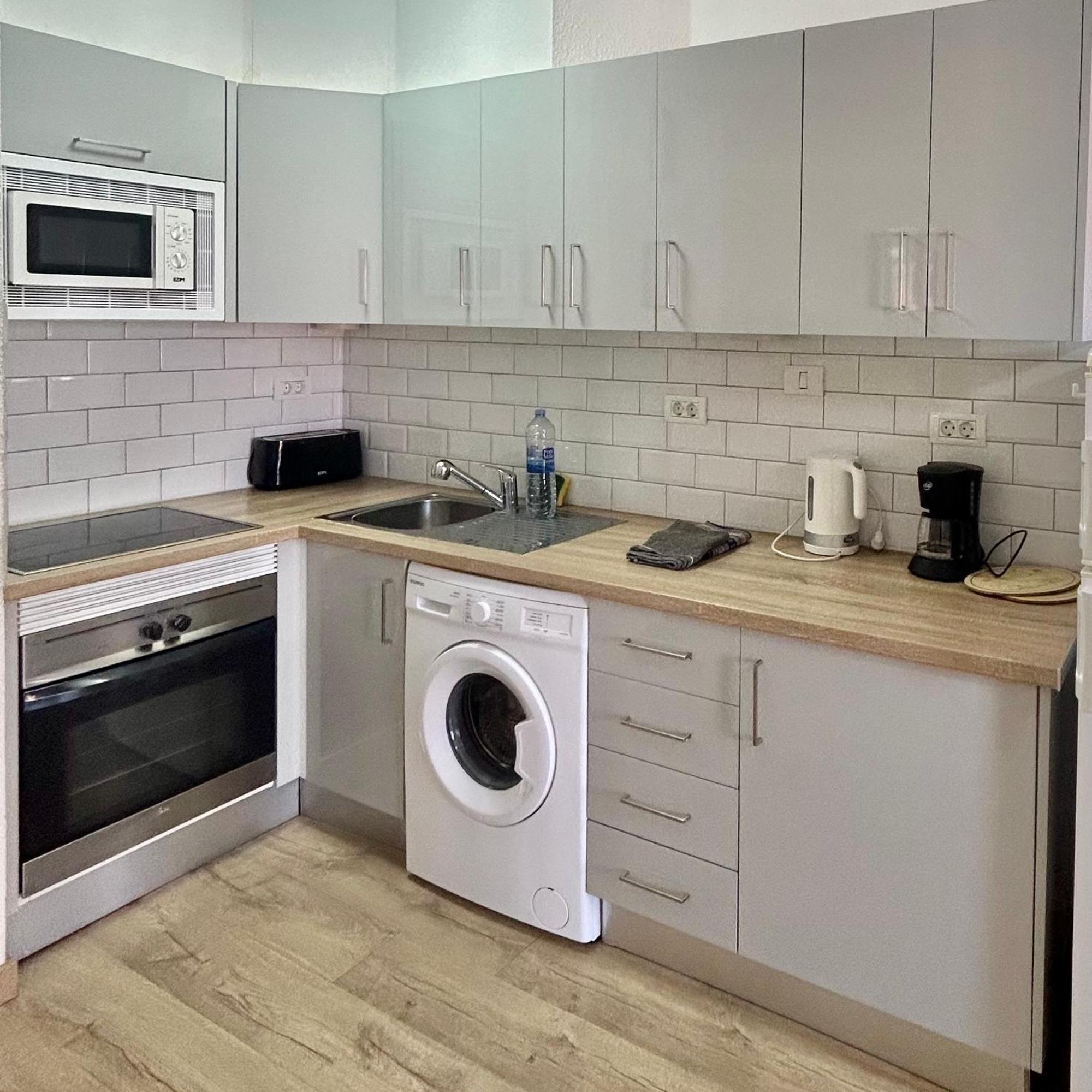 Lovely 1 Bed Apartment In Castle Harbour C108 Los Cristianos  Esterno foto